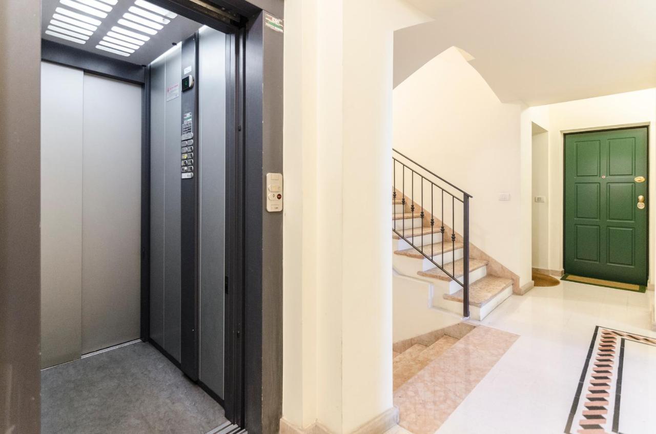 Flat 13: Elegante E Luminoso Con Terrazzo Privato Apartman Bologna Kültér fotó