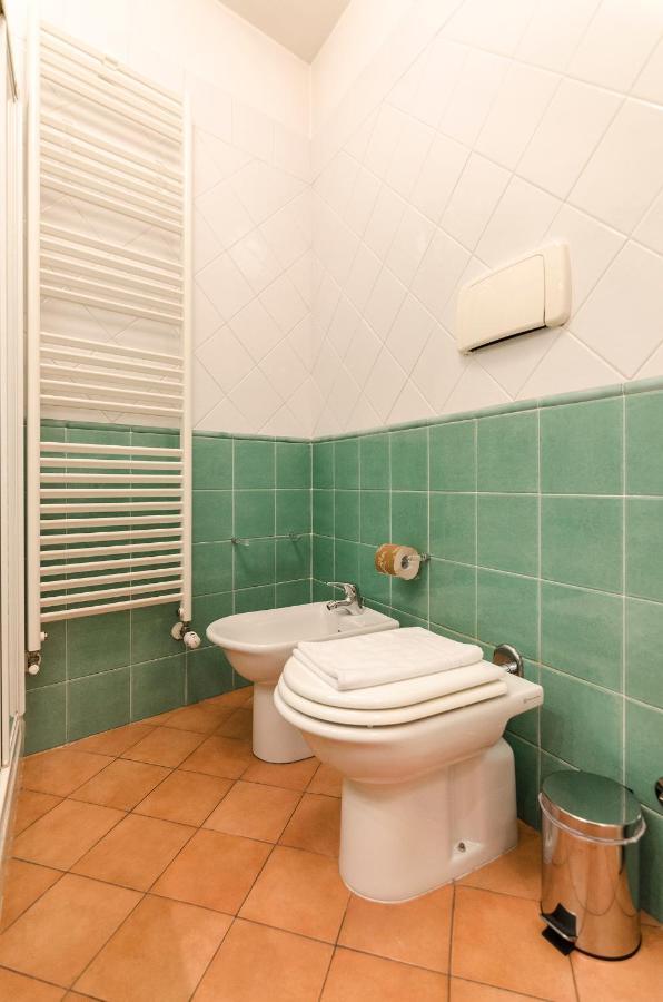 Flat 13: Elegante E Luminoso Con Terrazzo Privato Apartman Bologna Kültér fotó