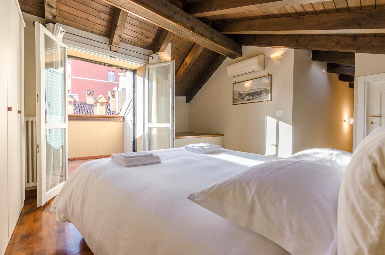 Flat 13: Elegante E Luminoso Con Terrazzo Privato Apartman Bologna Kültér fotó